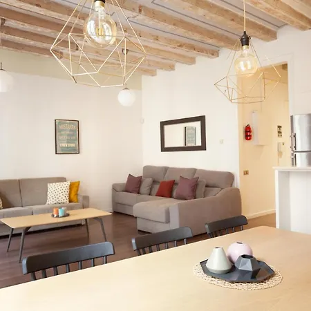 Rent Near Plaza De Catalunya Apartman